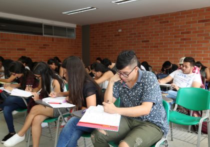 estudiantes en clase
