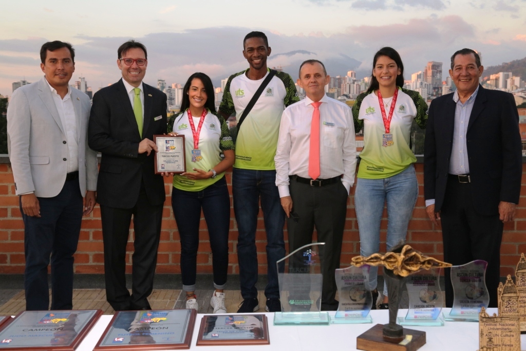 Trofeos de deportistas uteístas