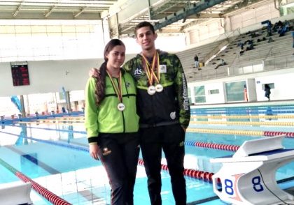 Silvia Juliana Caicedo y Julián Castillo Palacios medallistas en el Campeonato Nacional Interclubes de Natación con Aletas.