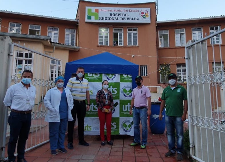 Entrega de cámara de desinfección al hospital de Vélez