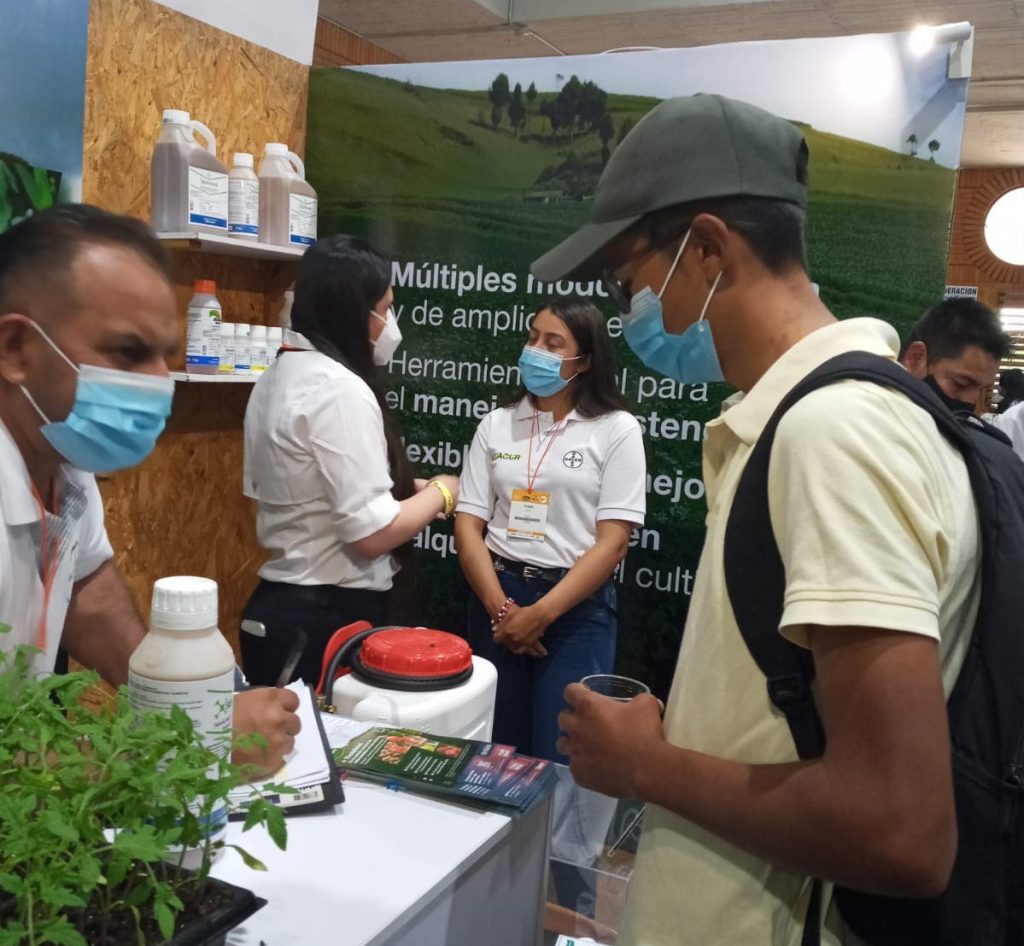 Estudiantes de las UTS presentes en Congreso Internacional de Frutas y ...